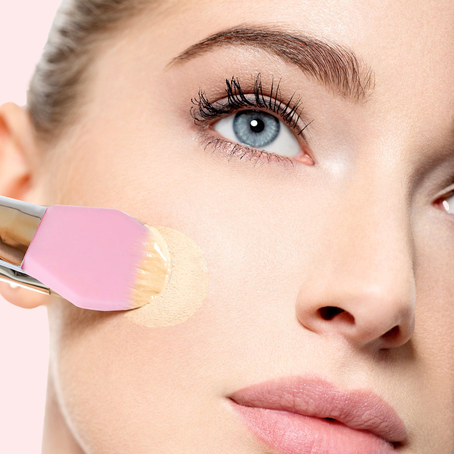 smooth skin foundation applicator, no pores